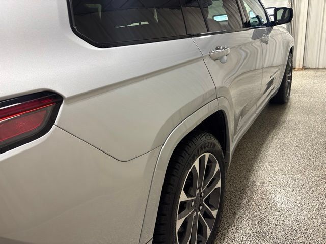 Used 2023 Jeep Grand Cherokee L Overland AWD/4WD image 9