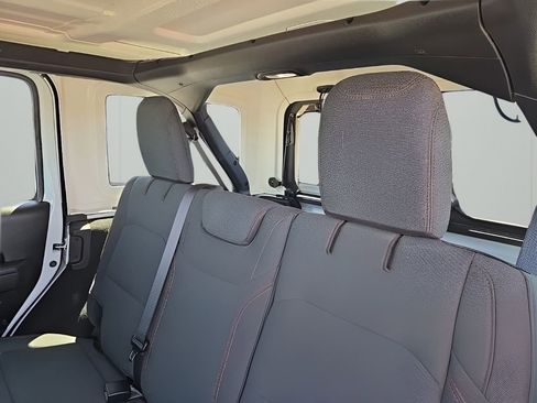 Used 2026 Jeep Wrangler Unlimited Rubicon AWD/4WD image 13