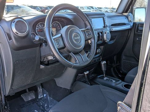 Used 2018 Jeep Wrangler Unlimited Sahara AWD/4WD image 9