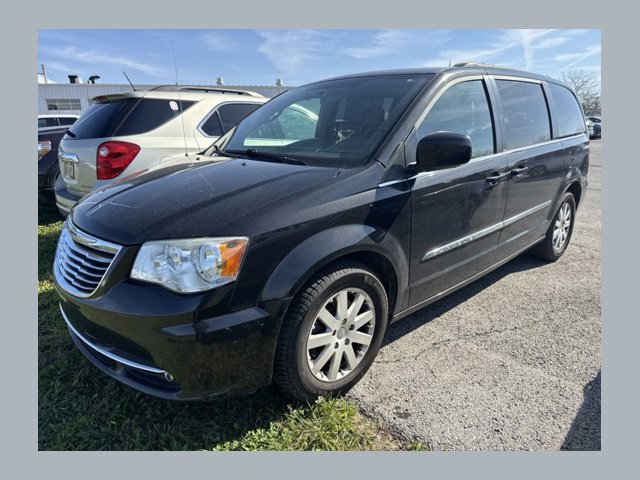 Used 2014 Chrysler Town & Country Touring FWD image 1