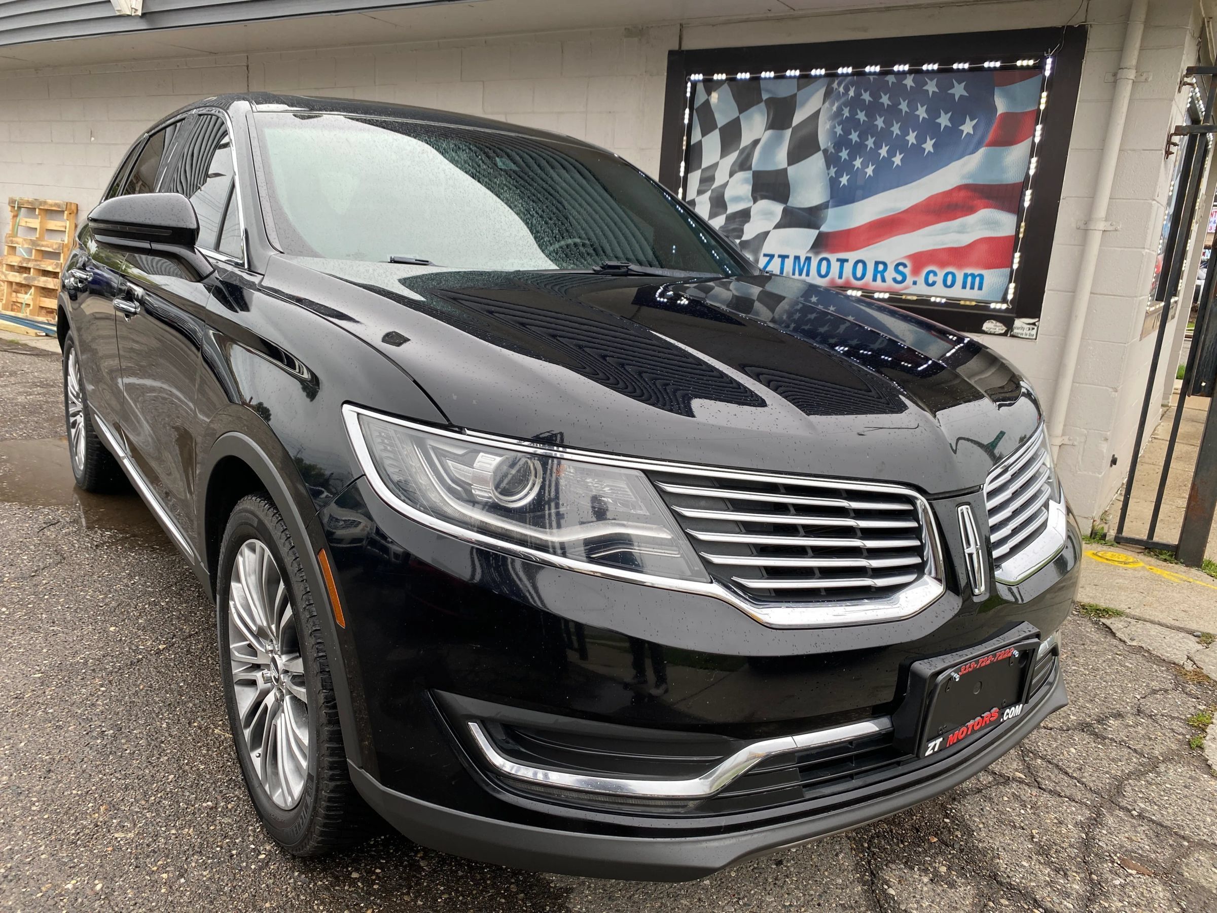 Used 2016 Lincoln MKX Reserve w/ Equipment Group 102A AWD/4WD image 1