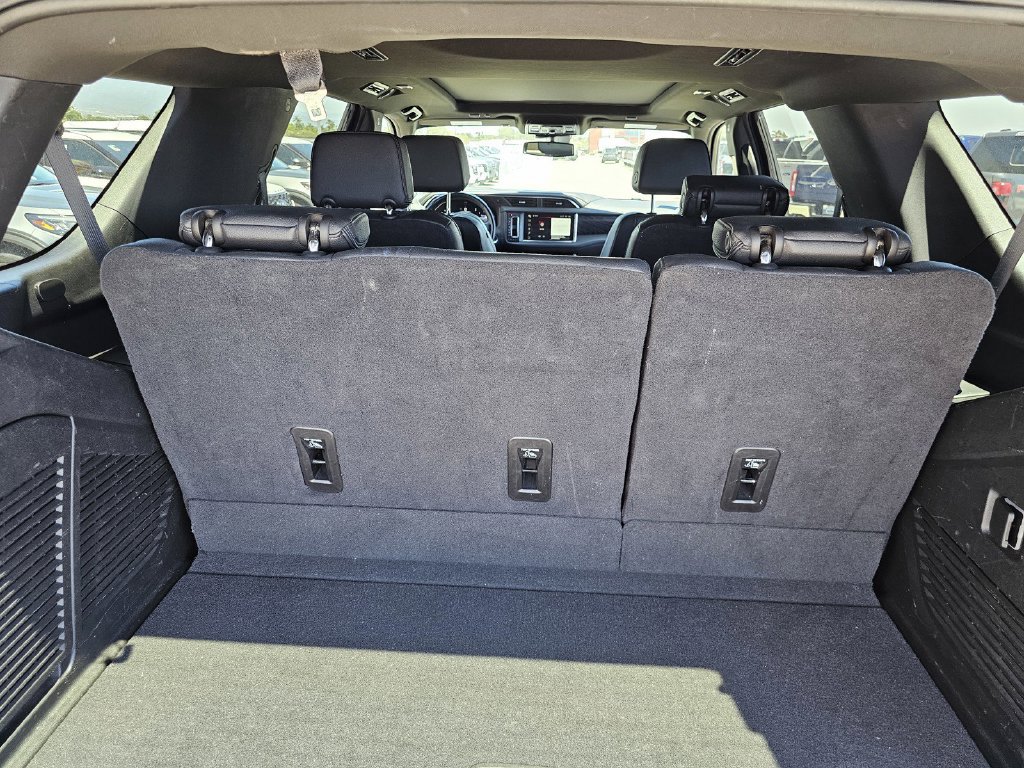 Used 2024 GMC Yukon Denali RWD image 19
