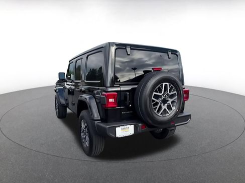 Used 2025 Jeep Wrangler Unlimited Sahara AWD/4WD image 16