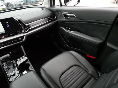 Used 2025 Kia Sportage SX FWD image 11