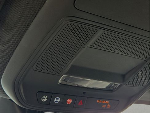 Used 2025 Chevrolet Equinox LT FWD image 12