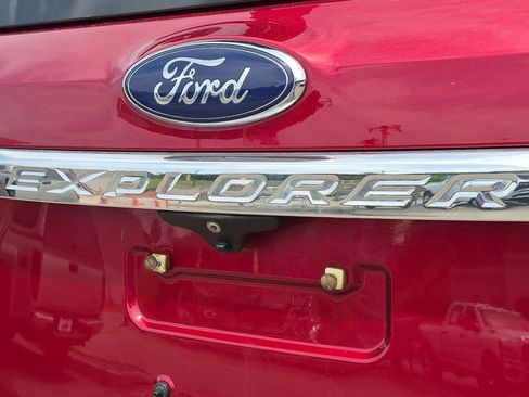 Used 2017 Ford Explorer XLT AWD/4WD image 13
