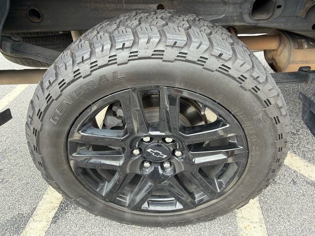 Used 2021 Chevrolet Silverado 1500 Custom Trail Boss w/ LPO, Dark Essentials Package AWD/4WD image 17