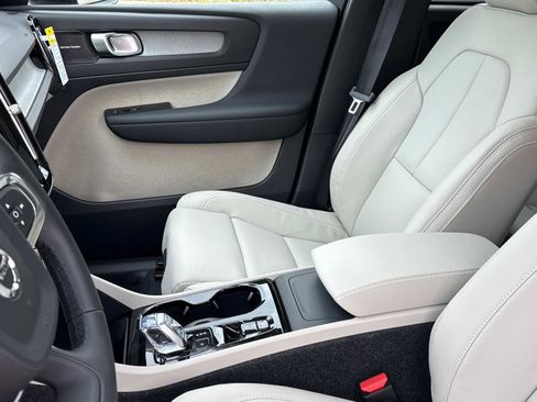 New 2026 Volvo XC40 B5 Plus w/ Climate Package image 20