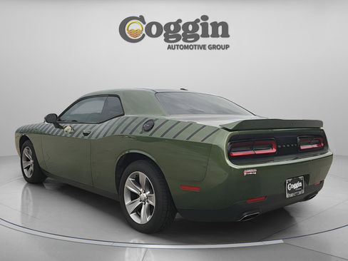 Used 2020 Dodge Challenger SXT RWD image 4