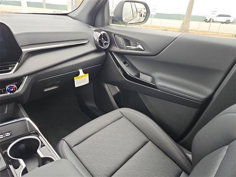 New 2026 Chevrolet Equinox LT w/ Convenience Package II image 10