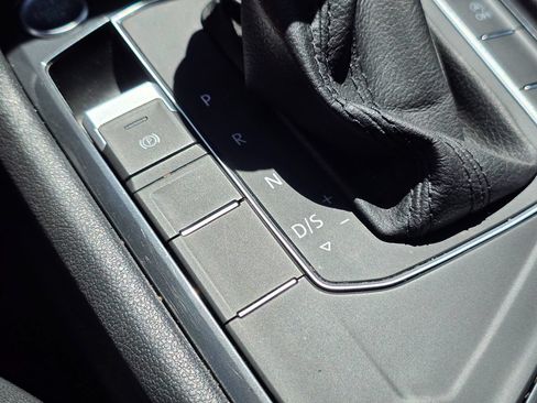 Used 2020 Volkswagen Tiguan SE w/ Panoramic Sunroof Package FWD image 45