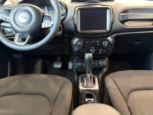 Used 2023 Jeep Renegade Latitude AWD/4WD image 17