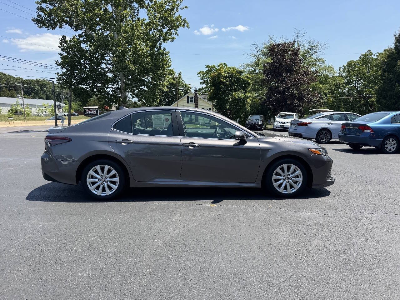 Used 2020 Toyota Camry LE w/ Convenience Package FWD image 5