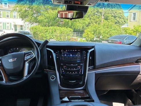 Used 2019 Cadillac Escalade Premium Luxury w/ Escalade Sport Edition AWD/4WD image 12