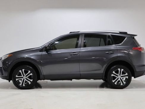 Used 2017 Toyota RAV4 LE FWD image 4
