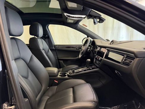 Certified 2024 Porsche Macan AWD/4WD image 17