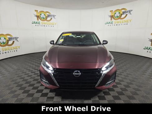 Used 2024 Nissan Altima 2.5 SV FWD image 2