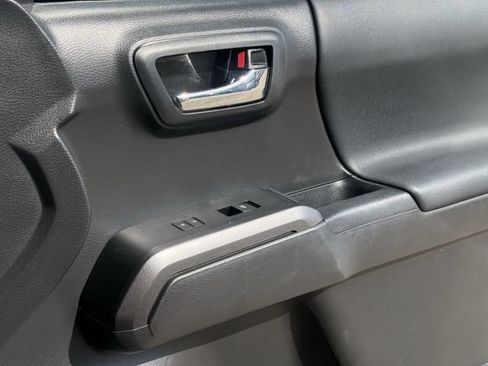 Used 2022 Toyota Tacoma TRD Sport w/ Technology Package AWD/4WD image 27