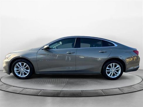 Used 2018 Chevrolet Malibu LT image 2