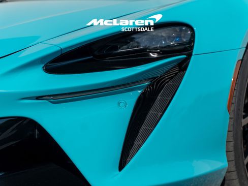 Used 2024 McLaren Artura image 13