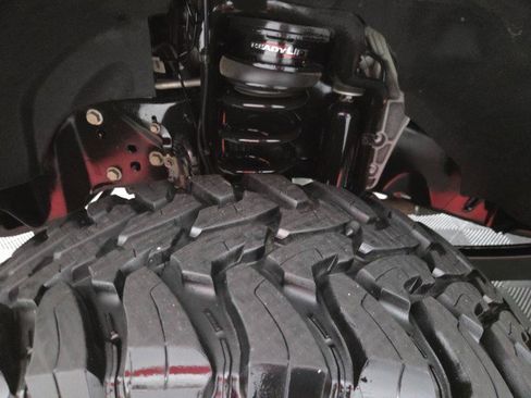 Used 2021 Ford F250 Platinum w/ FX4 Off-Road Package image 88