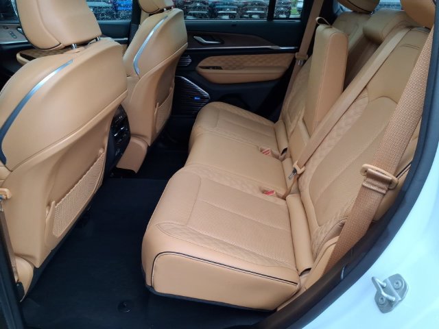 Used 2023 Jeep Grand Cherokee Summit w/ Advanced Protech Group IV AWD/4WD image 7