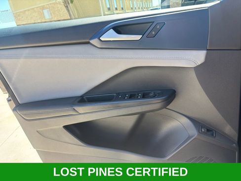 Used 2024 Volkswagen Taos SE FWD image 19