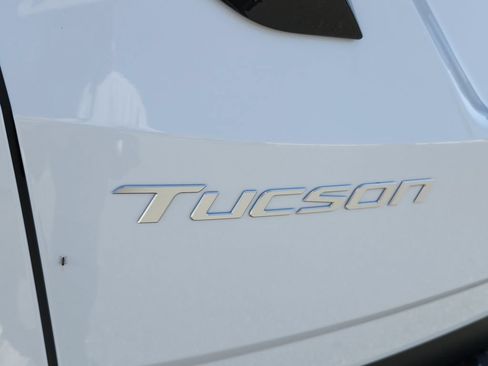 Certified 2025 Hyundai Tucson Limited AWD/4WD image 10