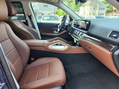 New 2026 Mercedes-Benz GLS 450 4MATIC image 11