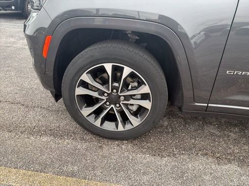 Used 2022 Jeep Grand Cherokee L Overland w/ Luxury Tech Group IV AWD/4WD image 5