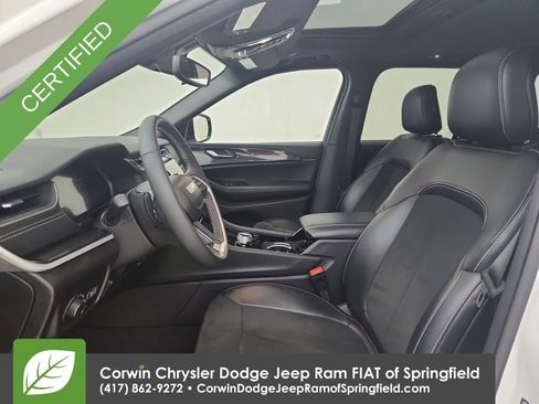 Used 2023 Jeep Grand Cherokee Altitude image 19