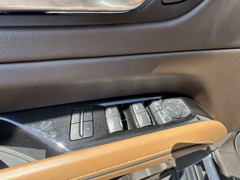 Certified 2023 Cadillac Escalade ESV Premium Luxury AWD/4WD image 13