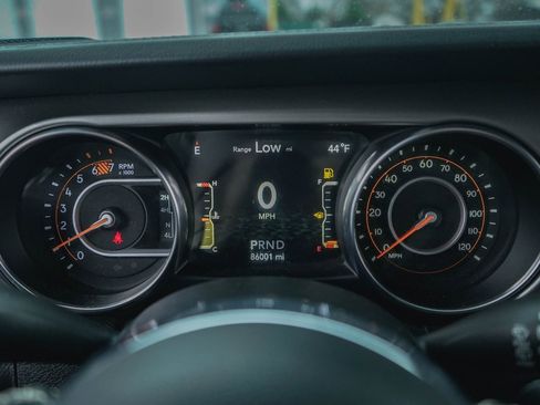 Used 2020 Jeep Wrangler Unlimited Sahara image 5