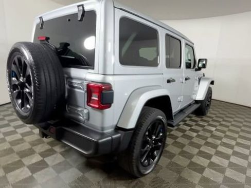 Used 2023 Jeep Wrangler Unlimited Sahara w/ Cold Weather Group AWD/4WD image 4