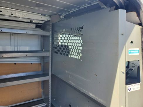 Used 2022 Ford Transit Connect XLT image 9