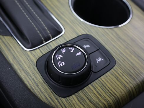 Used 2019 GMC Acadia Denali AWD/4WD image 19
