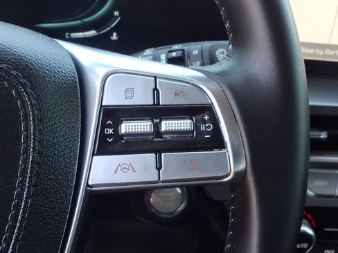 Used 2024 Kia Telluride S FWD image 19