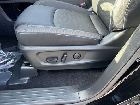 Used 2025 Nissan Pathfinder SV FWD image 23