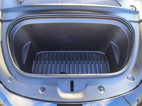 Used 2022 Tesla Model Y Long Range image 26