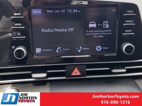 Used 2022 Hyundai Elantra SEL w/ Convenience Package FWD image 18