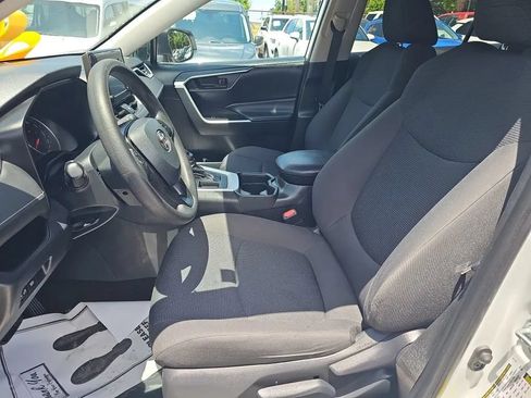 Used 2019 Toyota RAV4 LE FWD image 14