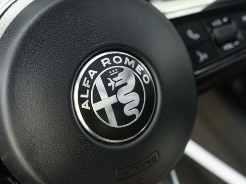 Used 2022 Alfa Romeo Stelvio Ti AWD/4WD image 10