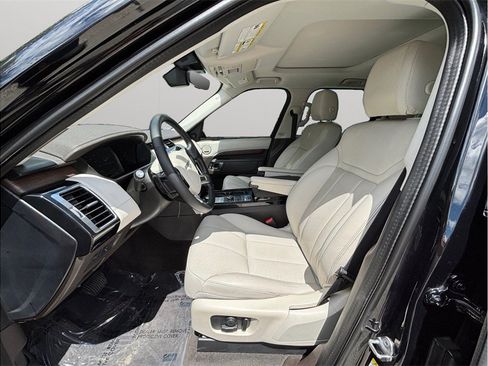 Used 2020 Land Rover Discovery HSE AWD/4WD image 2