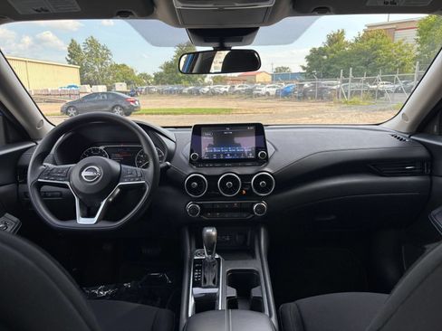 Used 2025 Nissan Sentra SV FWD image 31