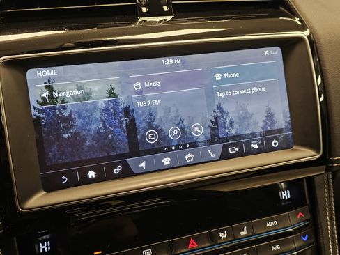 Used 2020 Jaguar F-PACE R-Sport image 24