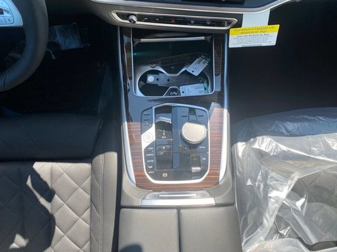 New 2027 BMW X7 xDrive40i w/ Premium Package AWD/4WD image 11
