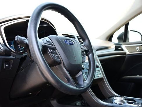 Used 2019 Ford Fusion SE AWD/4WD image 14