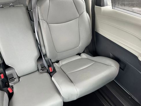 Used 2024 Toyota Sienna XLE image 36