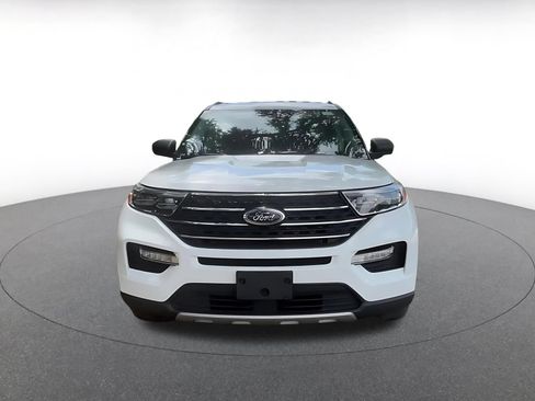 Used 2023 Ford Explorer XLT w/ Equipment Group 202A AWD/4WD image 3