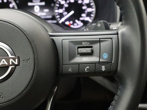 Used 2024 Nissan Pathfinder SV image 27